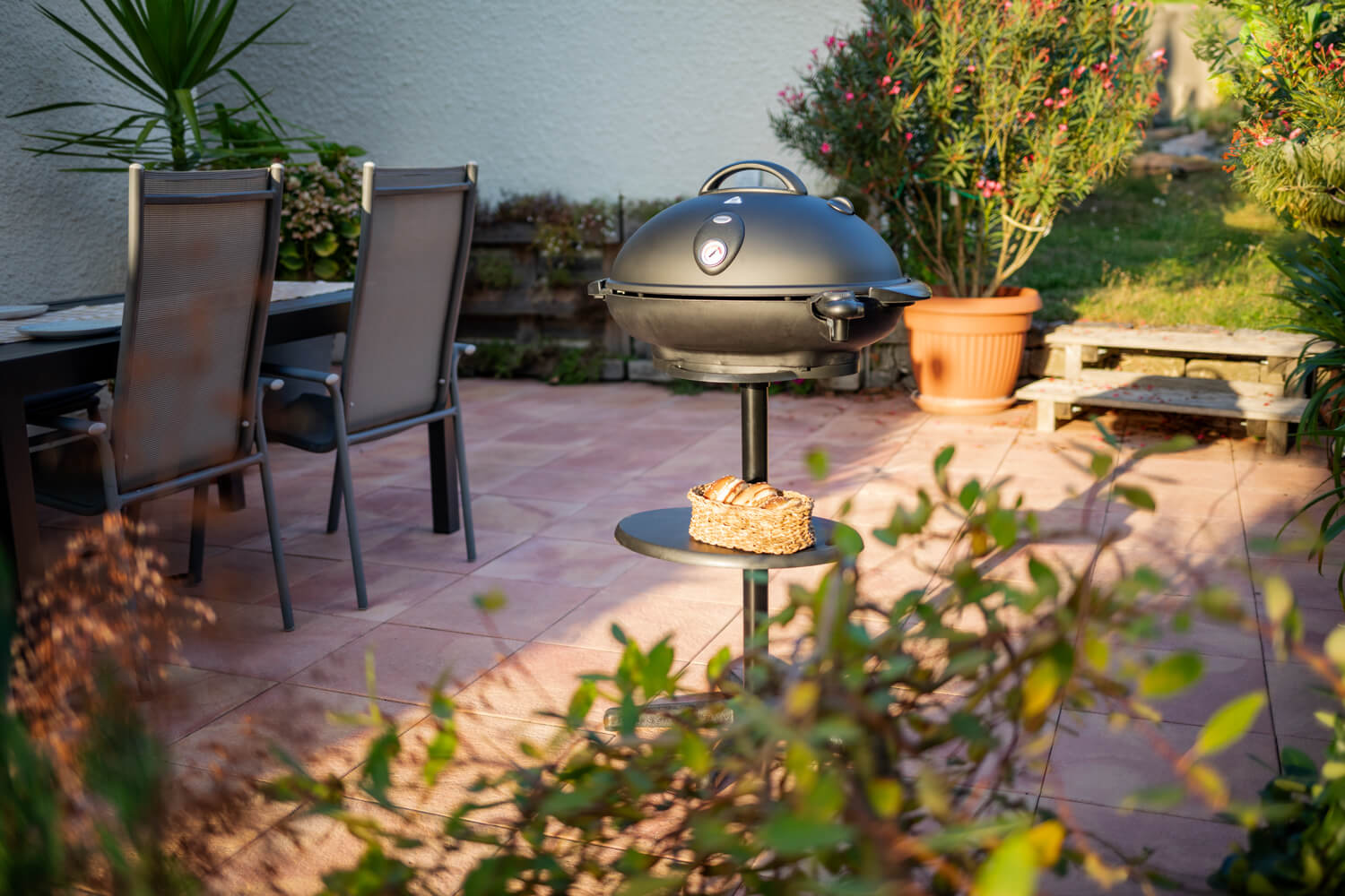 Steba VG 350 BBQ-Grill mit Haube – Elektrischer Standgrill für perfektes Grillerlebnis drinnen & draußen 18