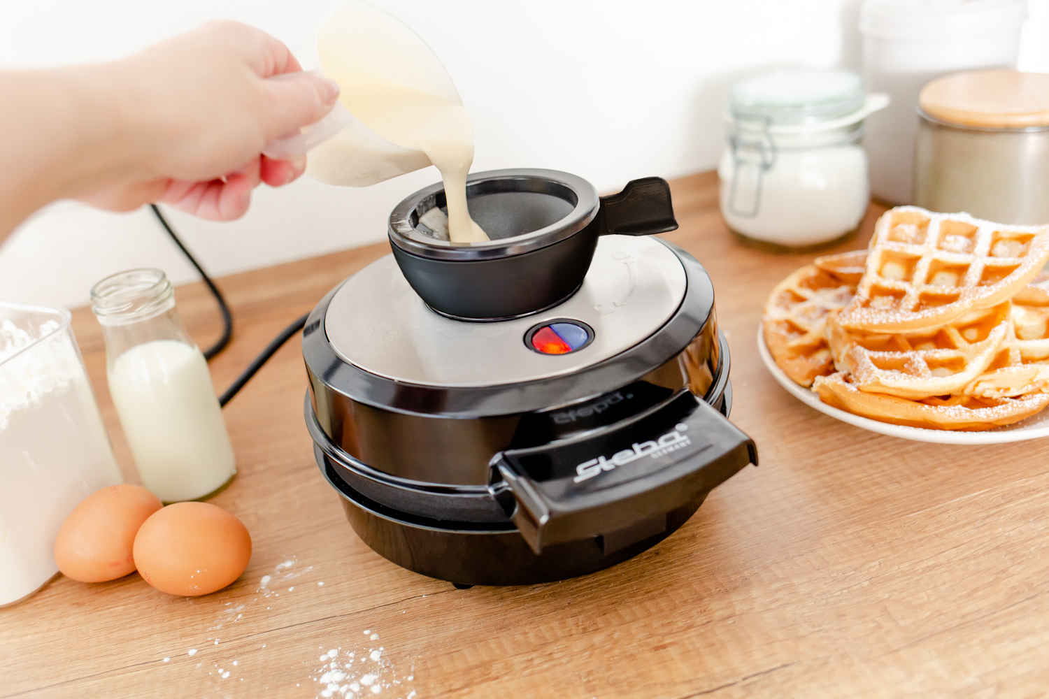 Steba WE 20 Waffeleisen Schwarz – Antihaft-Backplatten für knusprige Waffeln, kompaktes Design 7