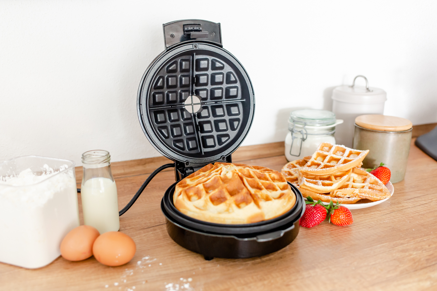 Steba WE 20 Waffeleisen Schwarz – Antihaft-Backplatten für knusprige Waffeln, kompaktes Design 8