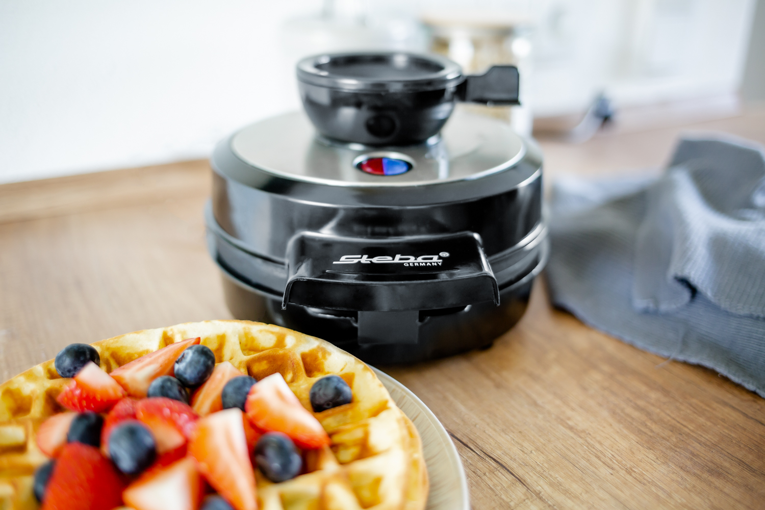 Steba WE 20 Waffeleisen Schwarz – Antihaft-Backplatten für knusprige Waffeln, kompaktes Design 12