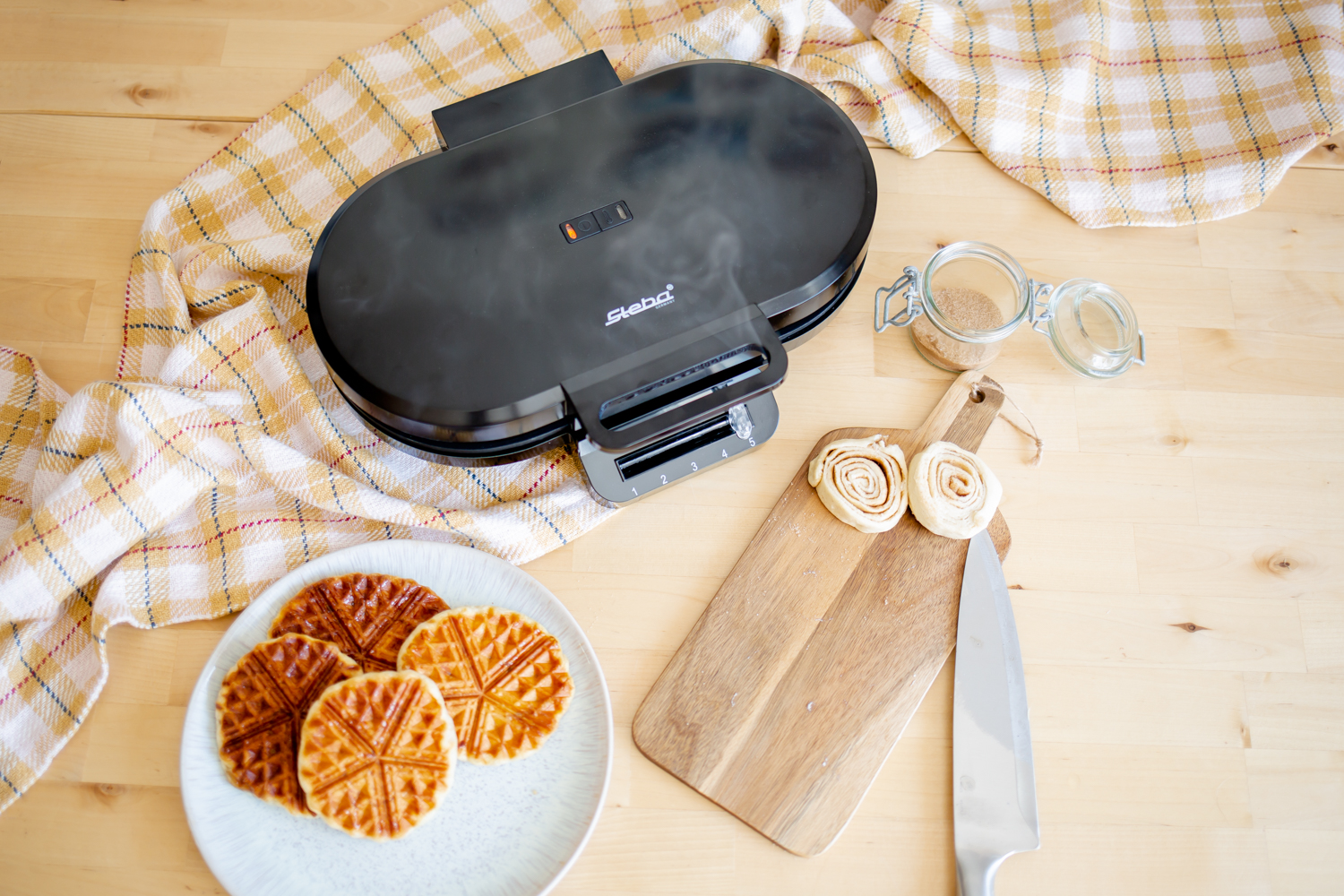 Steba WE 2 Doppel-Waffeleisen – 2 Waffeln gleichzeitig backen, antihaftbeschichtet, für knusprige Ergebnisse 10