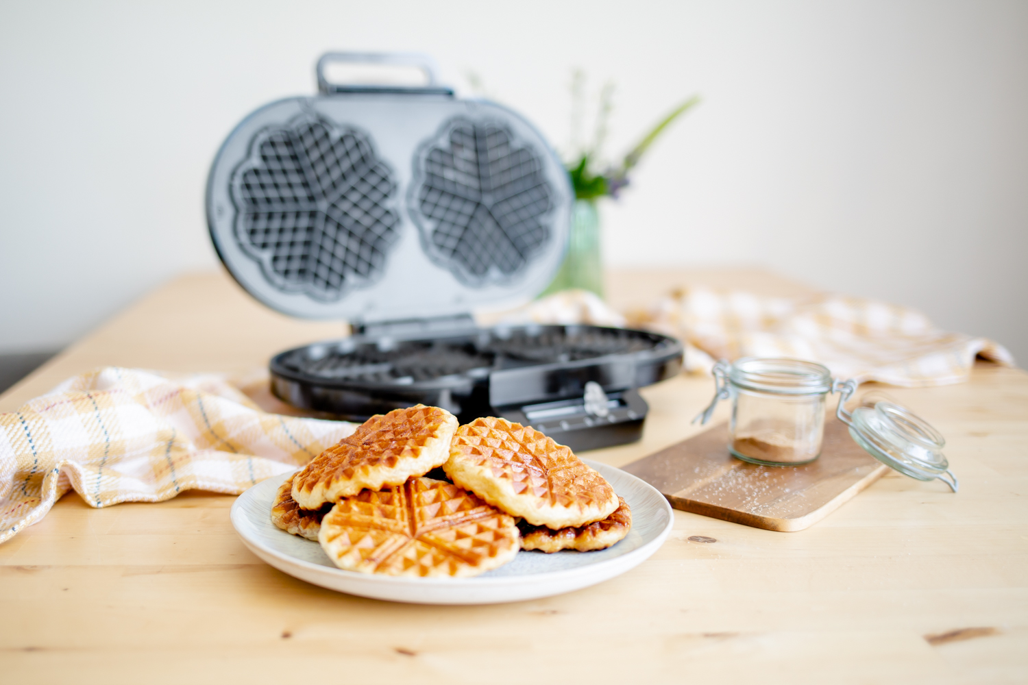 Steba WE 2 Doppel-Waffeleisen – 2 Waffeln gleichzeitig backen, antihaftbeschichtet, für knusprige Ergebnisse 11